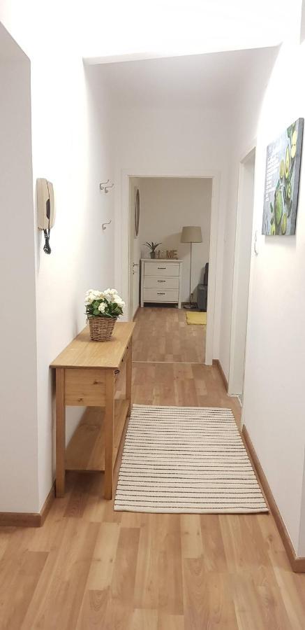 Top Appartement Fuer Business-Wohnen-Urlaub วีเนอร์นอยชตัดท์ ภายนอก รูปภาพ